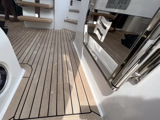 Ferretti Yachts 500