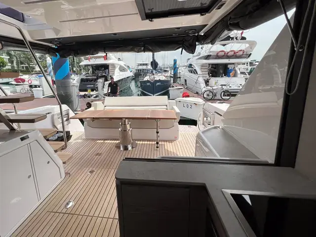 Ferretti Yachts 500