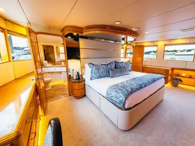 Hatteras Motor Yacht