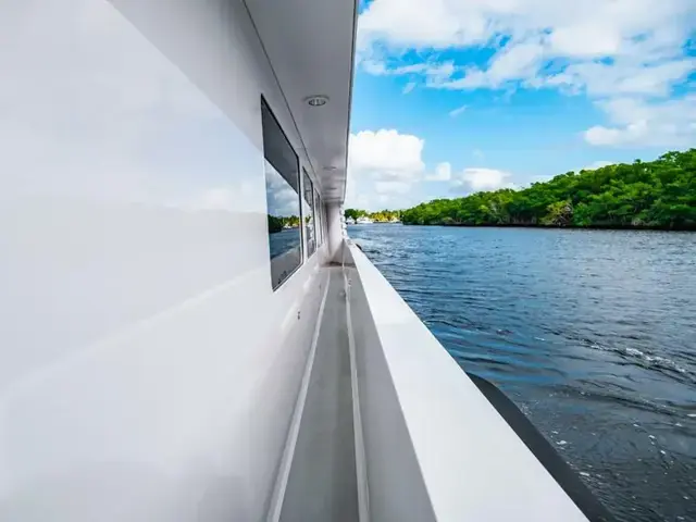 Hatteras Motor Yacht