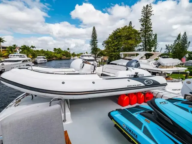 Hatteras Motor Yacht