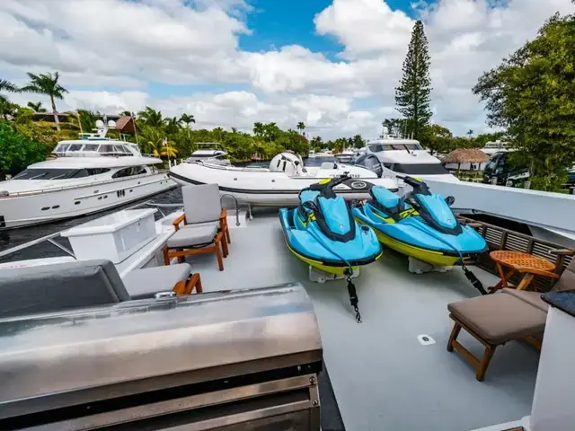 Hatteras Motor Yacht