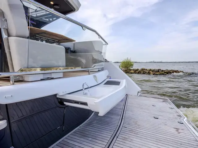 Fairline Squadron 58