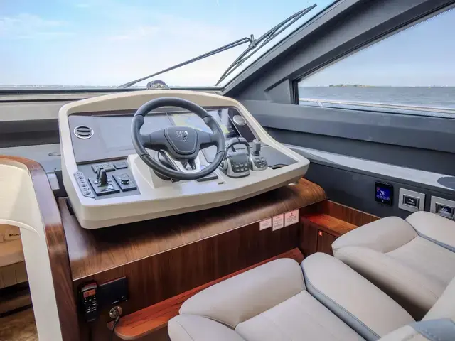 Fairline Squadron 58