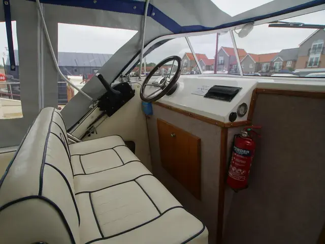 Viking 24 Cockpit Cruiser