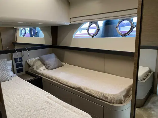 Ferretti Yachts 550