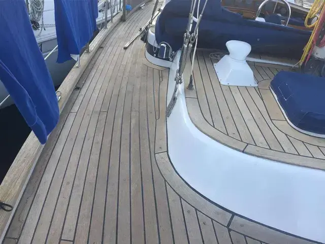 Hallberg Rassy 42