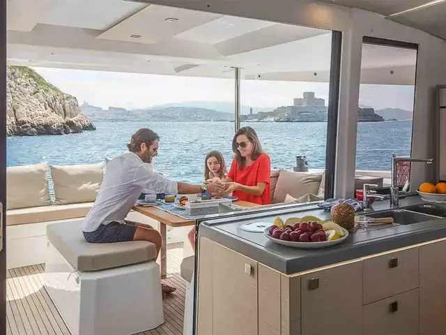 Fountaine Pajot Astrea 42