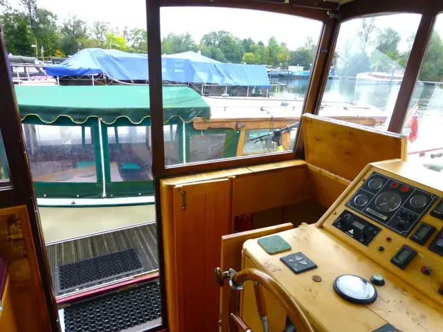 Classic RS Boats Replica Dutch Barge