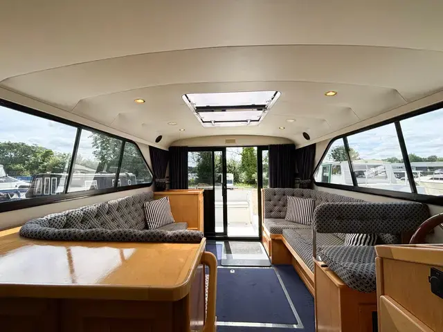 Motor Yacht Renaissance 31