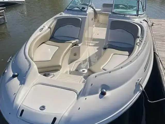 Sea Ray 240 Sundeck