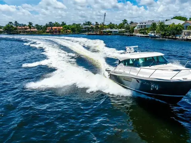 Tiara Yachts C44 Coupe