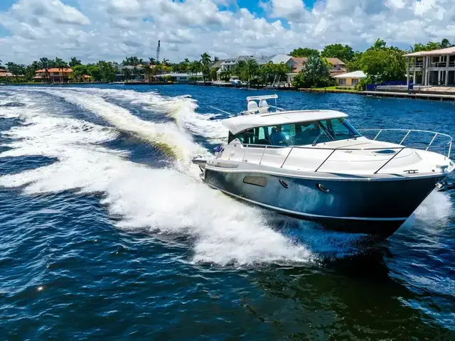 Tiara Yachts C44 Coupe