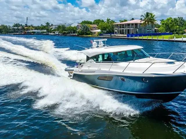 Tiara Yachts C44 Coupe