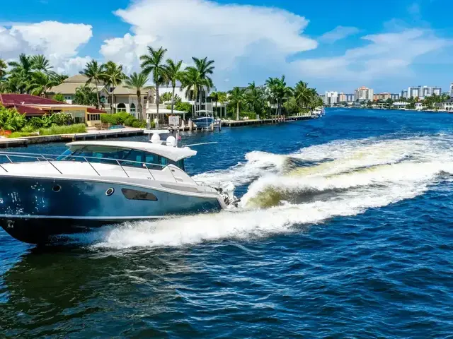 Tiara Yachts C44 Coupe