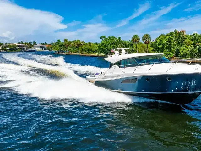 Tiara Yachts C44 Coupe