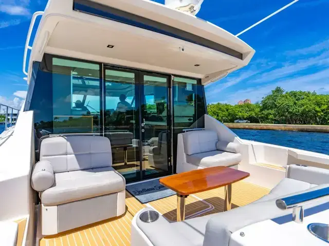 Tiara Yachts C44 Coupe