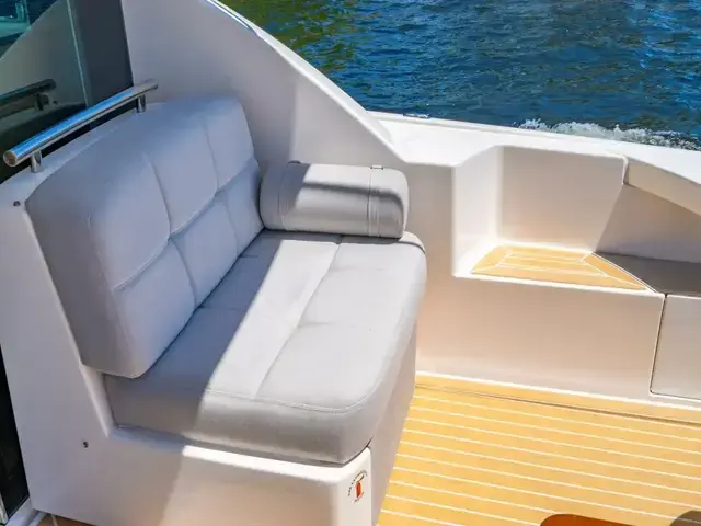 Tiara Yachts C44 Coupe