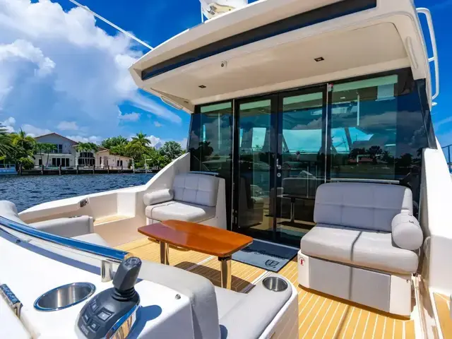 Tiara Yachts C44 Coupe