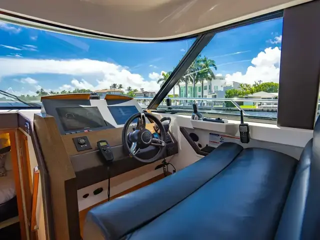 Tiara Yachts C44 Coupe