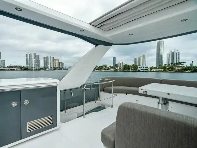 Azimut 53 Fly