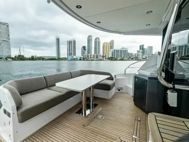 Azimut 53 Fly