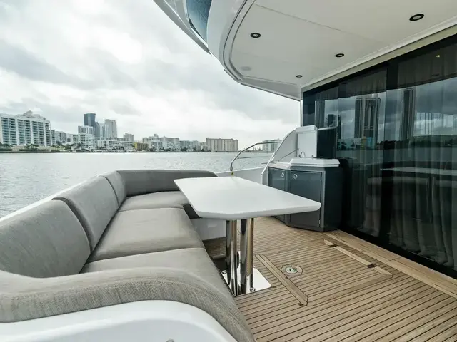 Azimut 53 Fly