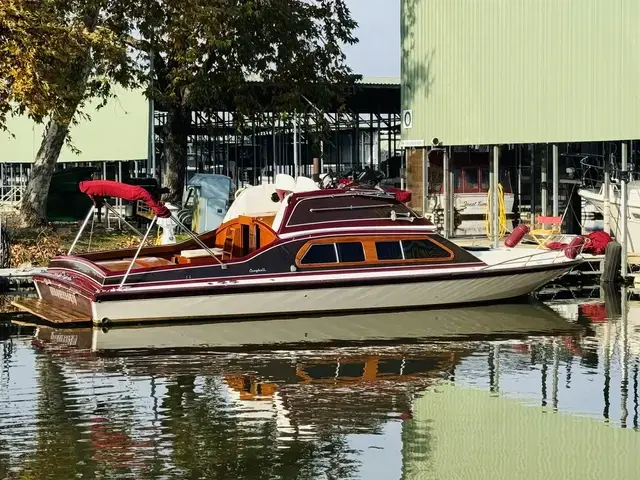 Campbell 32 Flybridge Cruiser