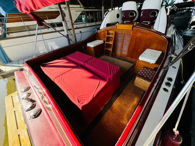 Campbell 32 Flybridge Cruiser