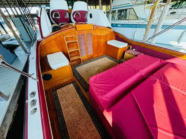 Campbell 32 Flybridge Cruiser