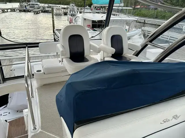 Sea Ray 47 Sedan Bridge