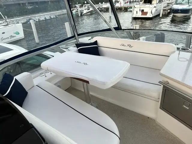 Sea Ray 47 Sedan Bridge