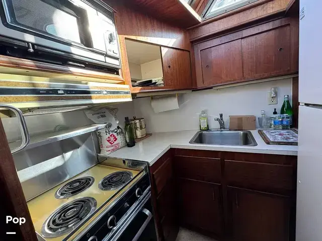 Hatteras 38 Double Cabin