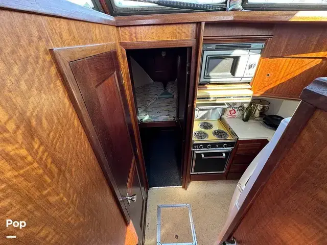 Hatteras 38 Double Cabin