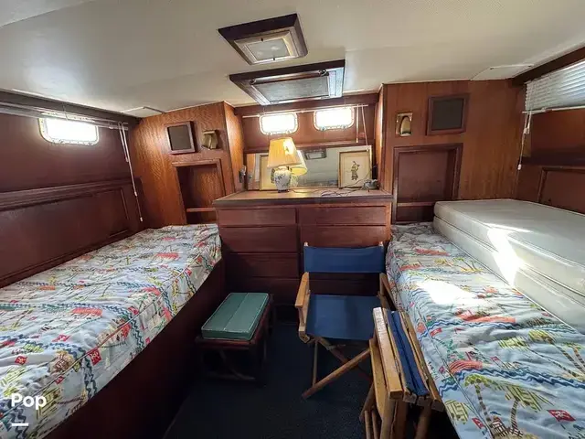 Hatteras 38 Double Cabin