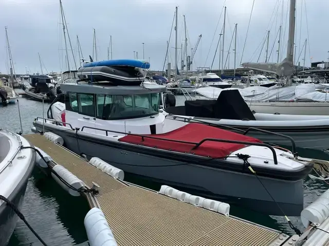 Axopar 28 Cabin