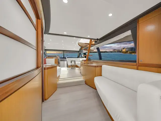 Ferretti Yachts 660