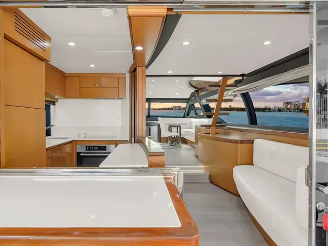 Ferretti Yachts 660