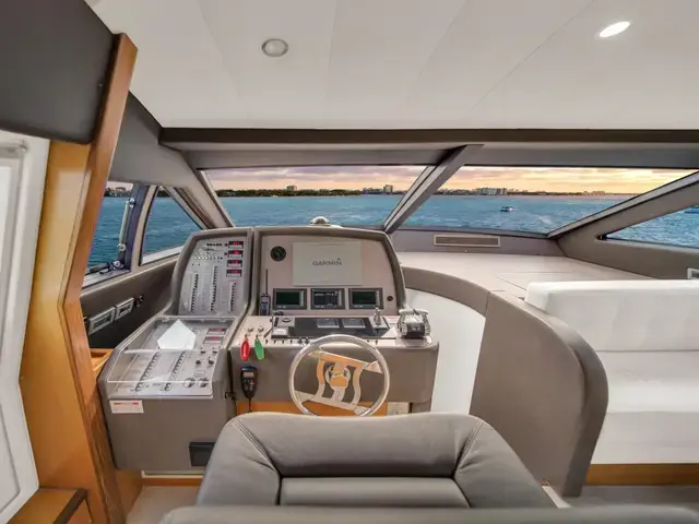 Ferretti Yachts 660