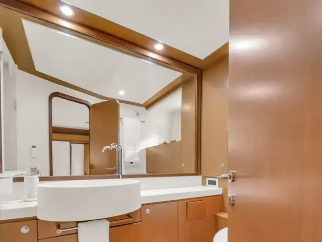 Ferretti Yachts 660