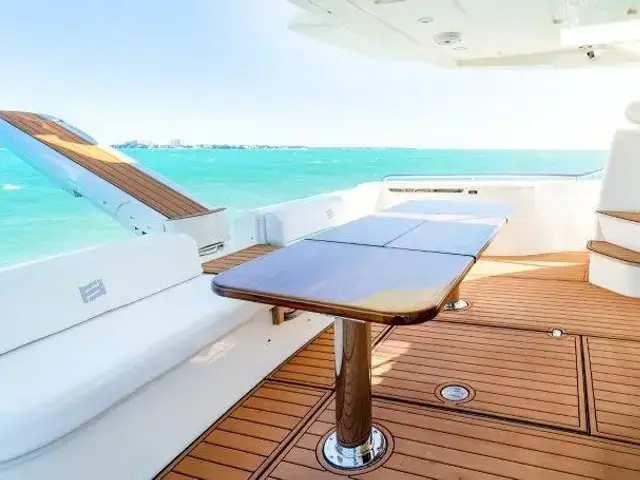 Ferretti Yachts 660