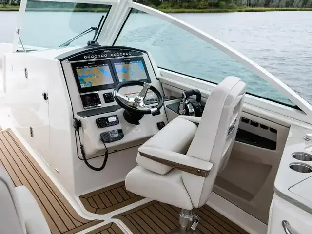 Boston Whaler 320 Vantage