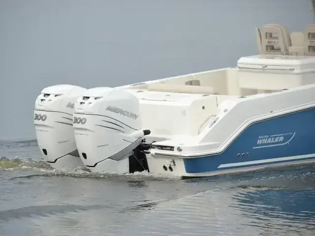 Boston Whaler 330 Outrage