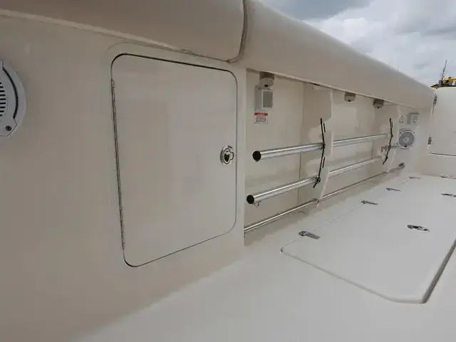 Boston Whaler 330 Outrage