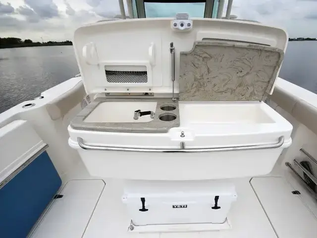 Boston Whaler 330 Outrage