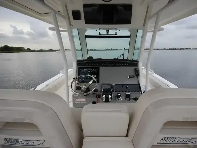 Boston Whaler 330 Outrage