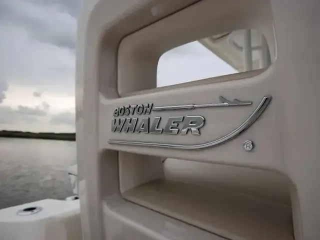 Boston Whaler 330 Outrage