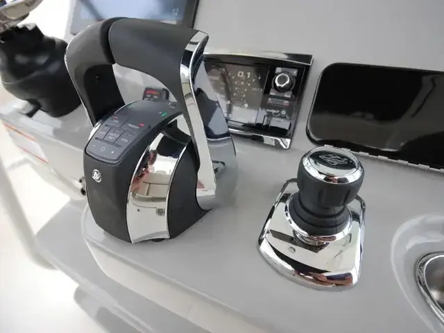 Boston Whaler 330 Outrage