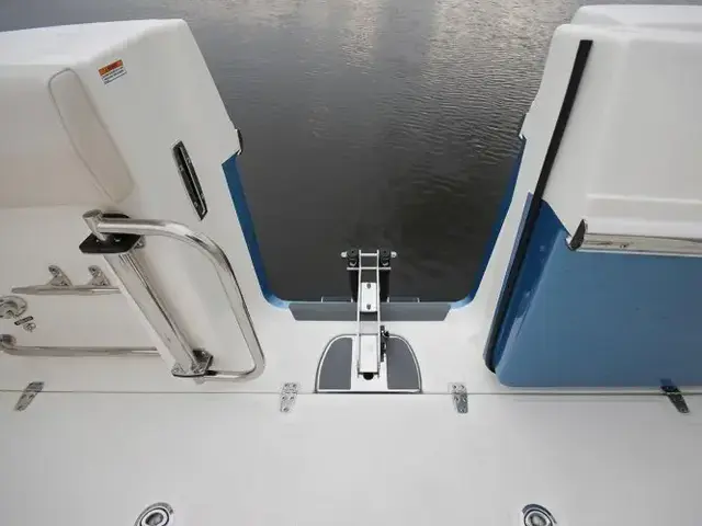 Boston Whaler 330 Outrage