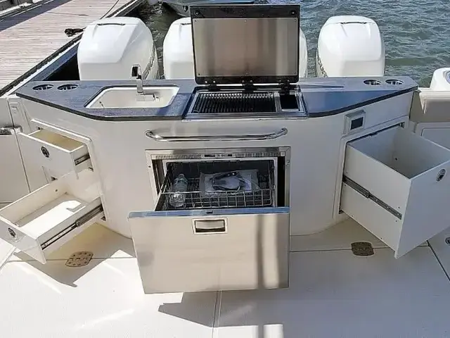 Boston Whaler 405 Conquest